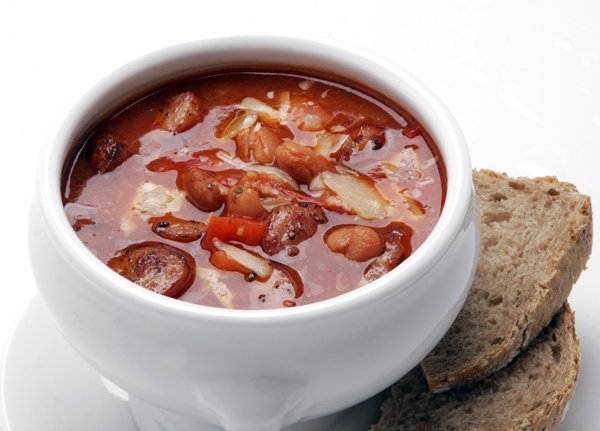 Chilisuppe med safran og chorizo - Mat og Vinnett